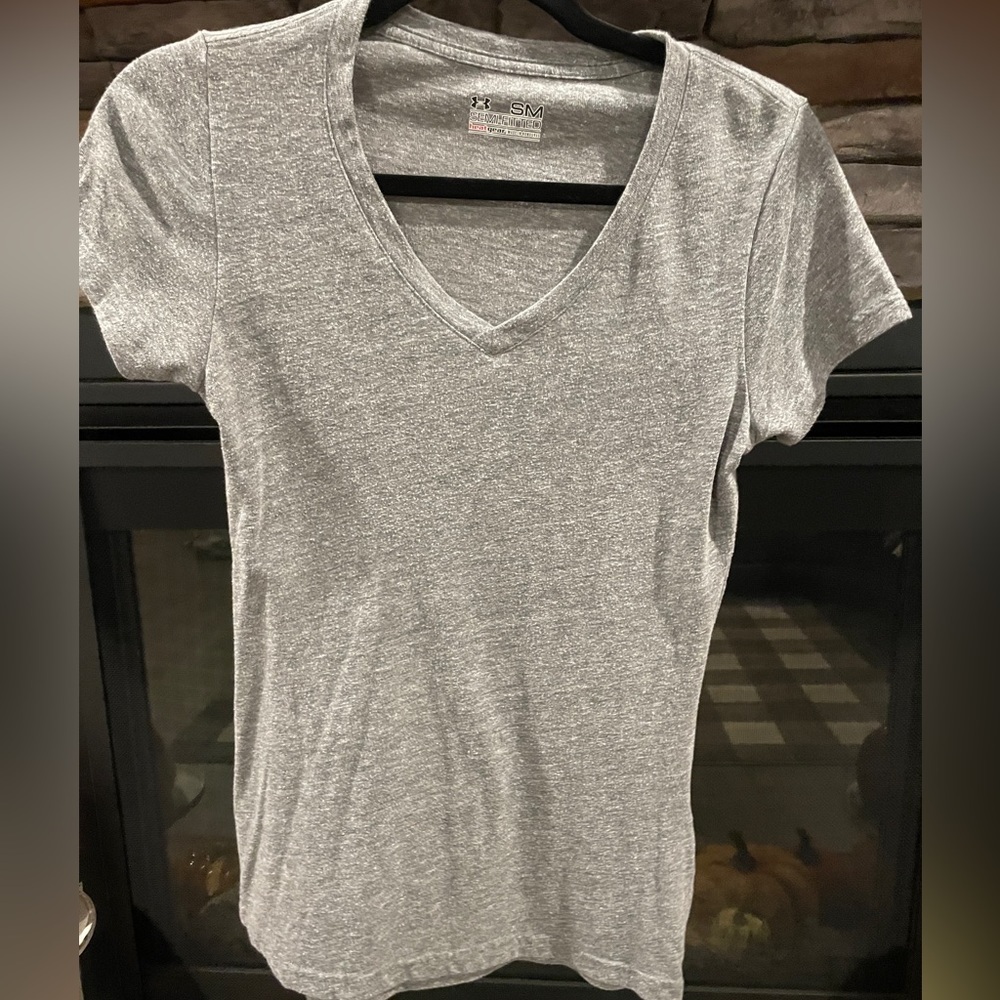 Gray. Size Small. Under Armour. Short sleeve. T-Shirt